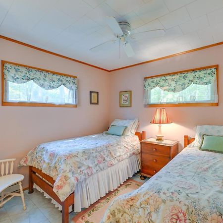 Home In Long Island Wine Country - Walk To Beach! Cutchogue Exterior photo