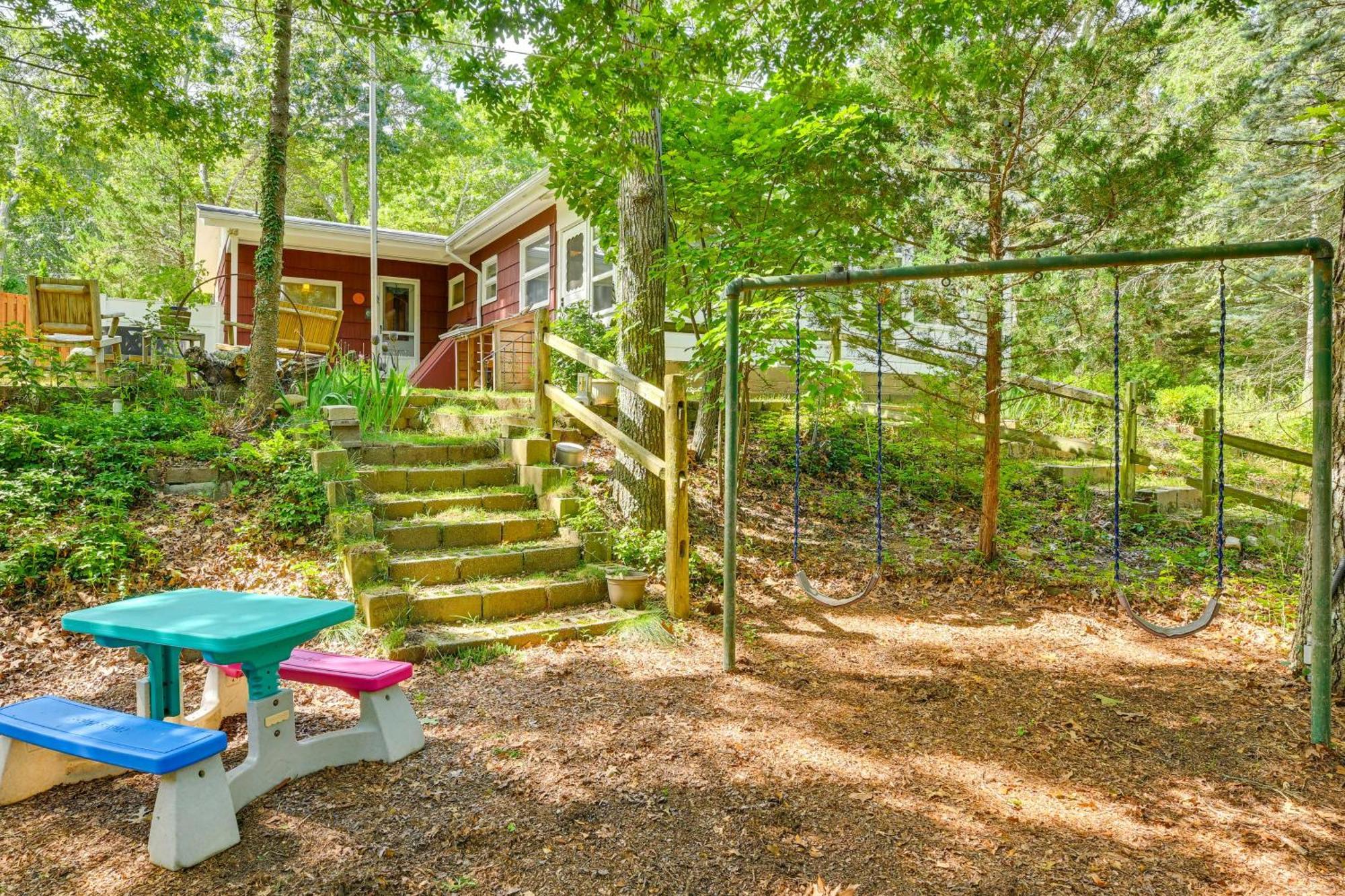 Home In Long Island Wine Country - Walk To Beach! Cutchogue Exterior photo