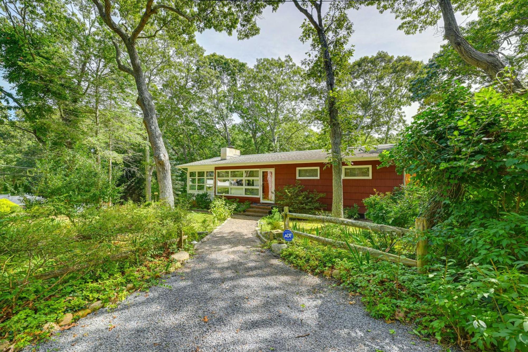 Home In Long Island Wine Country - Walk To Beach! Cutchogue Exterior photo