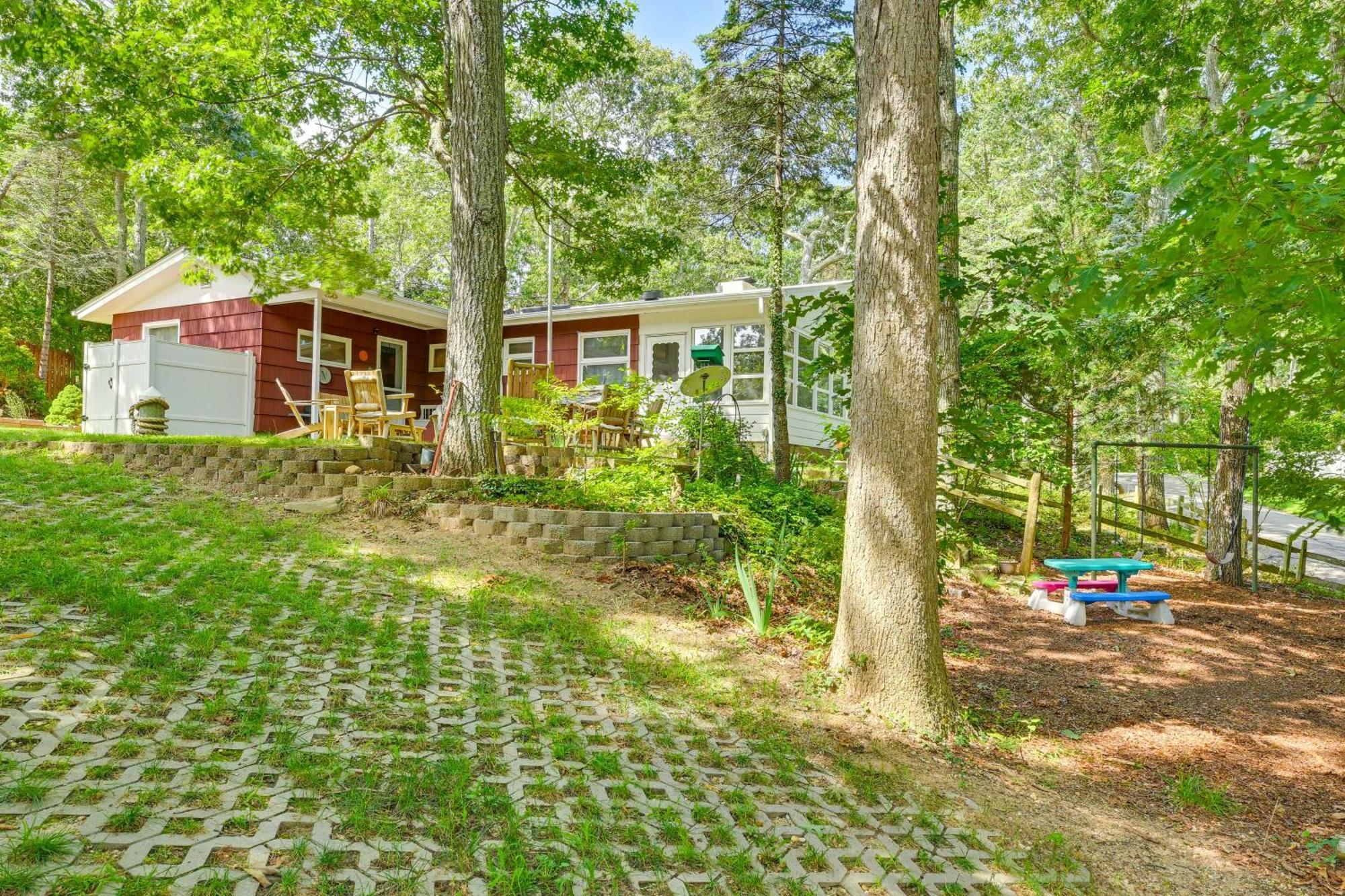 Home In Long Island Wine Country - Walk To Beach! Cutchogue Exterior photo