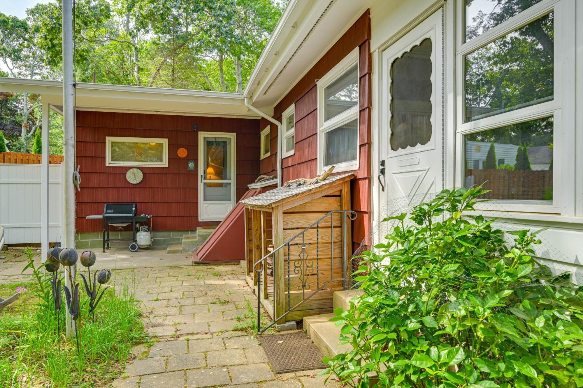Home In Long Island Wine Country - Walk To Beach! Cutchogue Exterior photo