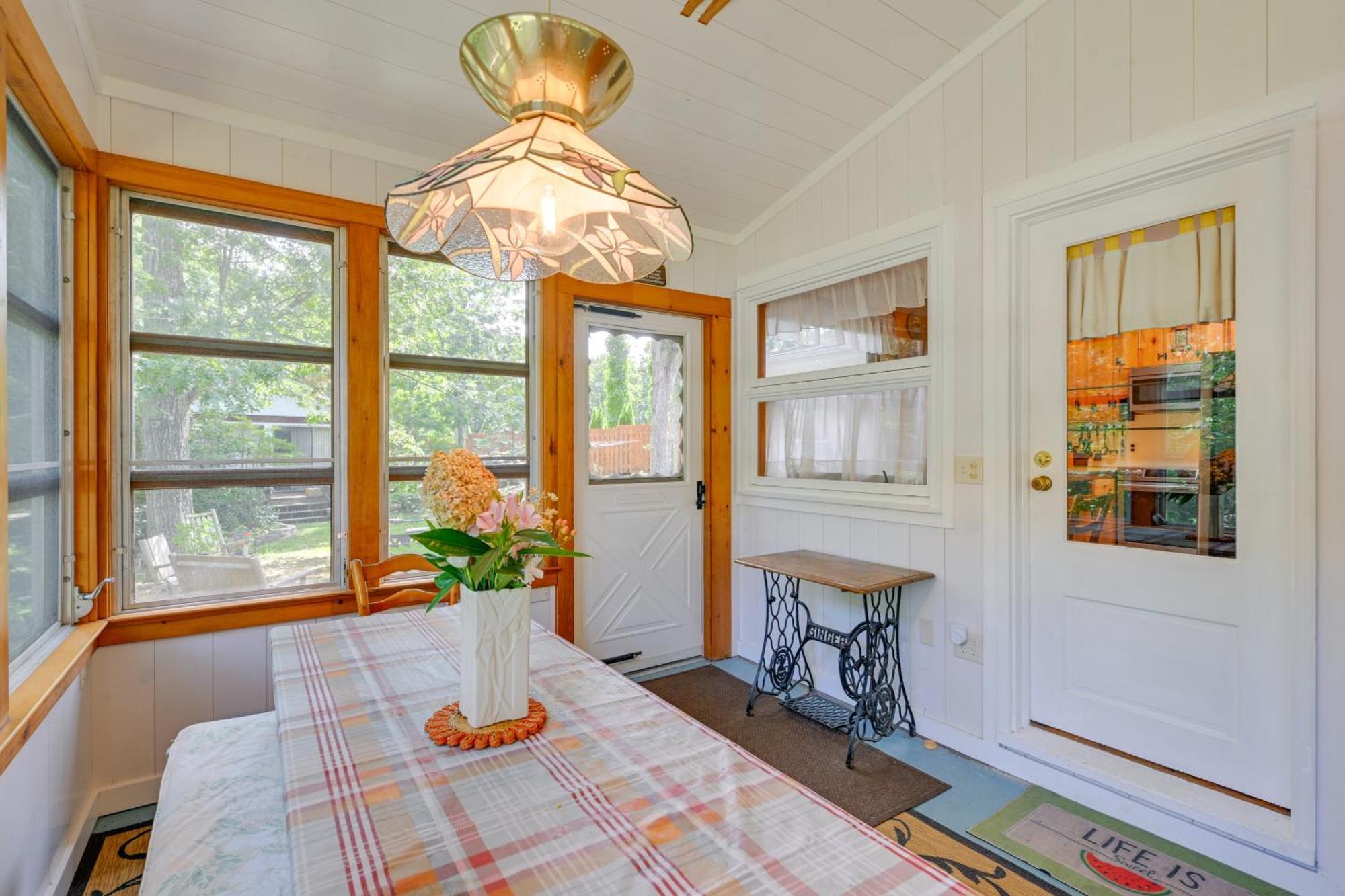 Home In Long Island Wine Country - Walk To Beach! Cutchogue Exterior photo