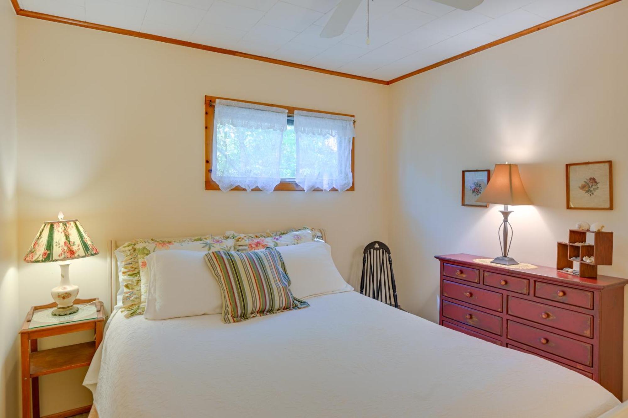 Home In Long Island Wine Country - Walk To Beach! Cutchogue Exterior photo