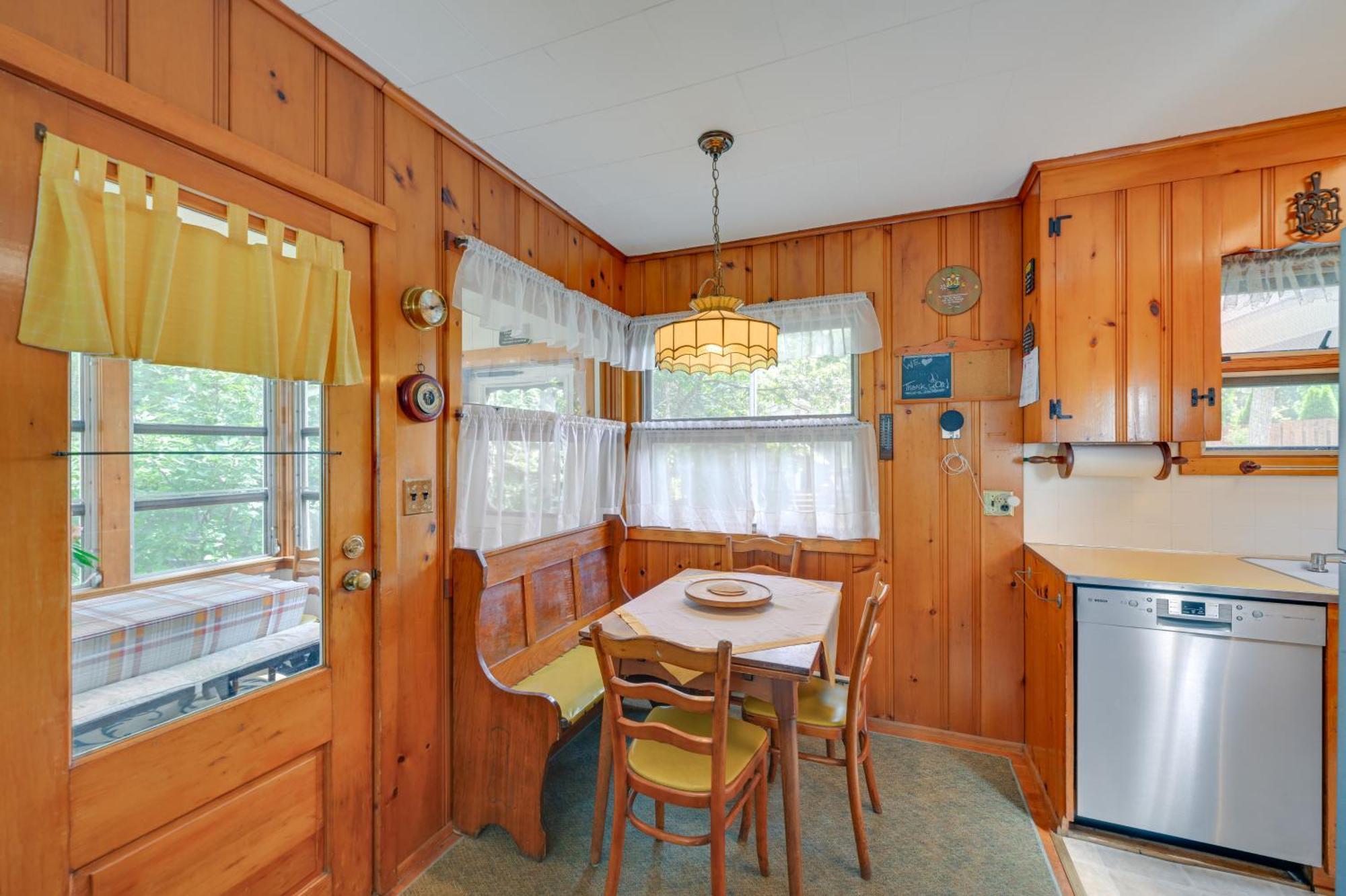 Home In Long Island Wine Country - Walk To Beach! Cutchogue Exterior photo