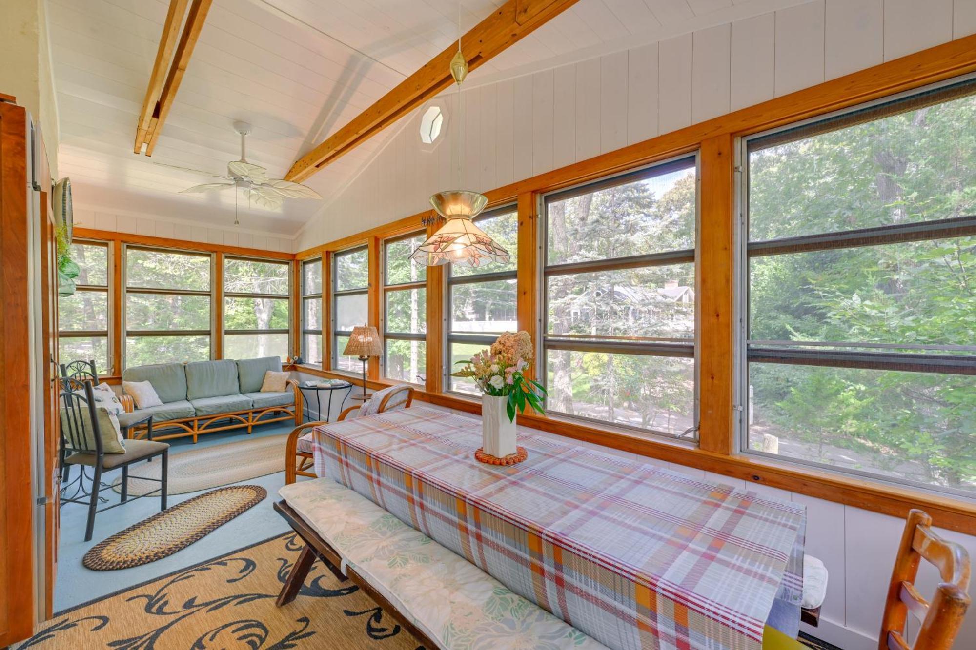 Home In Long Island Wine Country - Walk To Beach! Cutchogue Exterior photo
