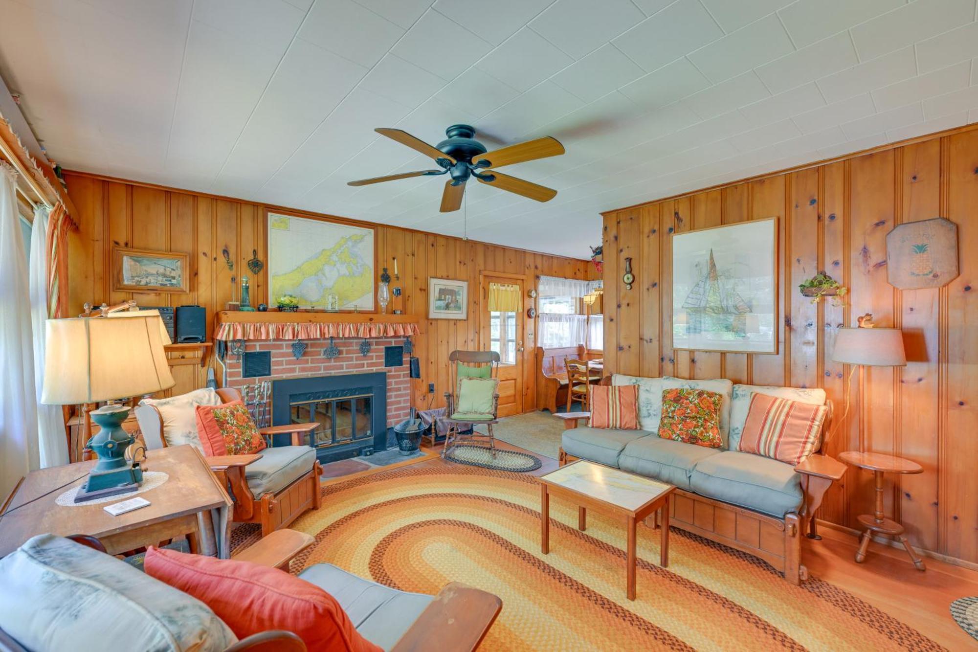 Home In Long Island Wine Country - Walk To Beach! Cutchogue Exterior photo