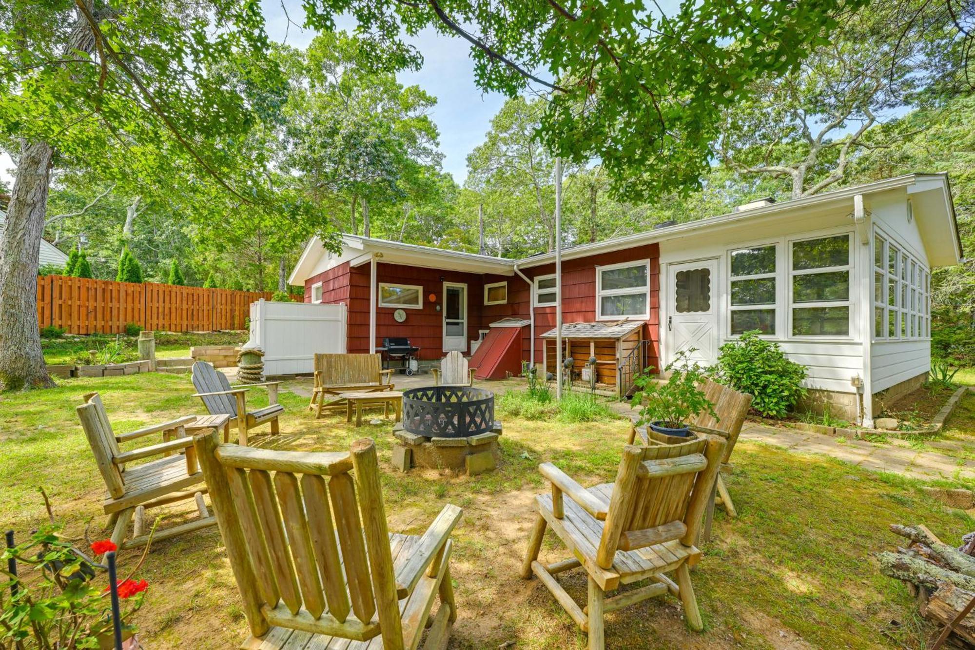 Home In Long Island Wine Country - Walk To Beach! Cutchogue Exterior photo
